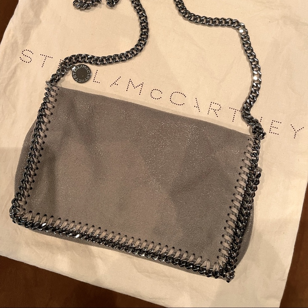 Adorable Stella McCartney Falabella Crossbody bag. Light Gray